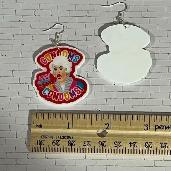 The Golden Girls Dorothy Zbornak Earrings - Picture 3 of 5